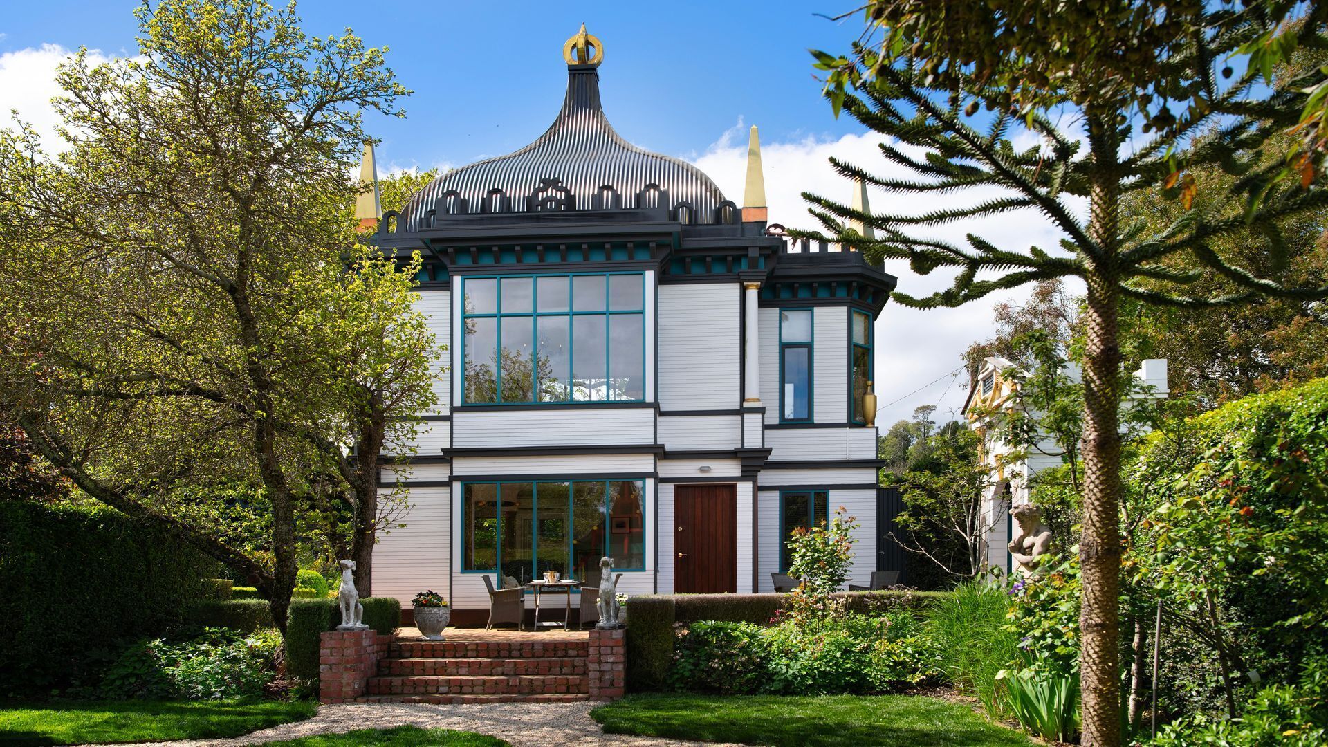 المنشأة من الخارج