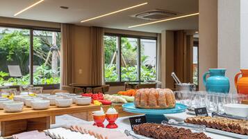 Desayuno bufé gratuito y diario