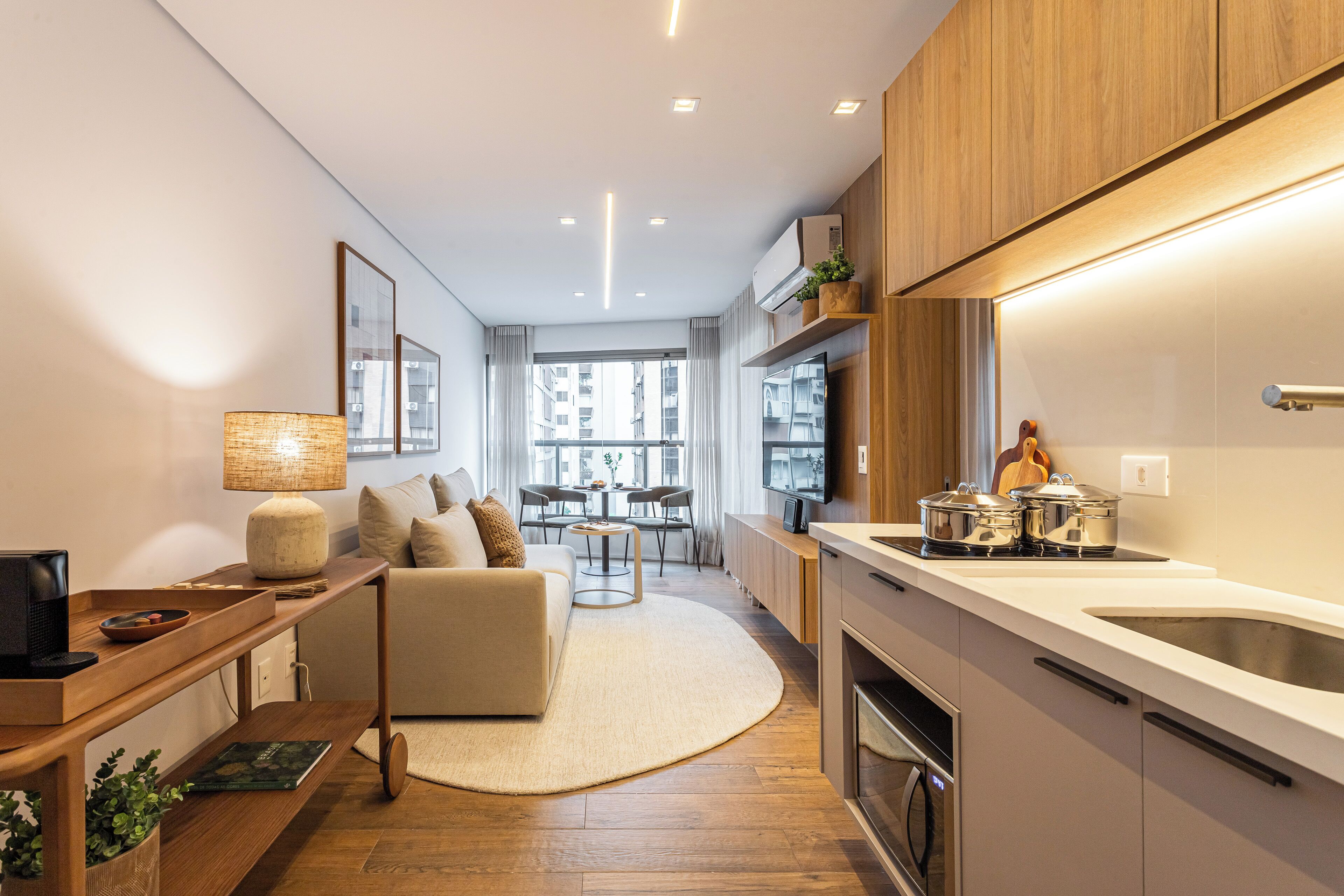 Apartamento conforto | Área de estar | Smart TV 42 polegadas com canais digitais