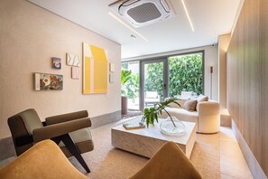 42-inch Smart TV with digital channels - Hege Jardins by Viva - Residencial sofisticado em excelente localização com café da manhã (São Paulo)