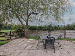 Outdoor dining - The Sundowner (Axminster)