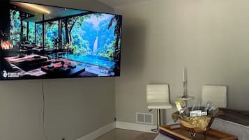 1 slaapkamer, een strijkplank/strijkijzer, wifi, beddengoed