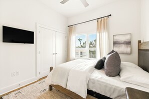 3 chambres, bureau, fer et planche à repasser, accès au Wi-Fi (inclus)