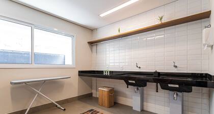 Aurora - Prédio novíssimo e completo no coração do Centro, com piscina e academia ao lado do metrô República