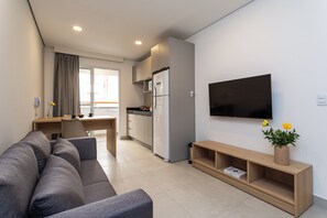 Exclusive Apartment | Living area | 40-inch Smart TV with digital channels - Aurora - Residencial completo no Centro de São Paulo (São Paulo)