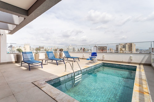 Aurora - Prédio novíssimo e completo no coração do Centro, com piscina e academia ao lado do metrô República