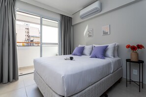 Superior Apartment | Iron/ironing board, free WiFi, bed sheets - Aurora - Prédio novíssimo e completo no coração do Centro, com piscina e academia ao lado do metrô República (São Paulo)