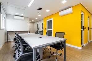 Meeting facility - Aurora - Prédio novíssimo e completo no coração do Centro, com piscina e academia ao lado do metrô República (São Paulo)