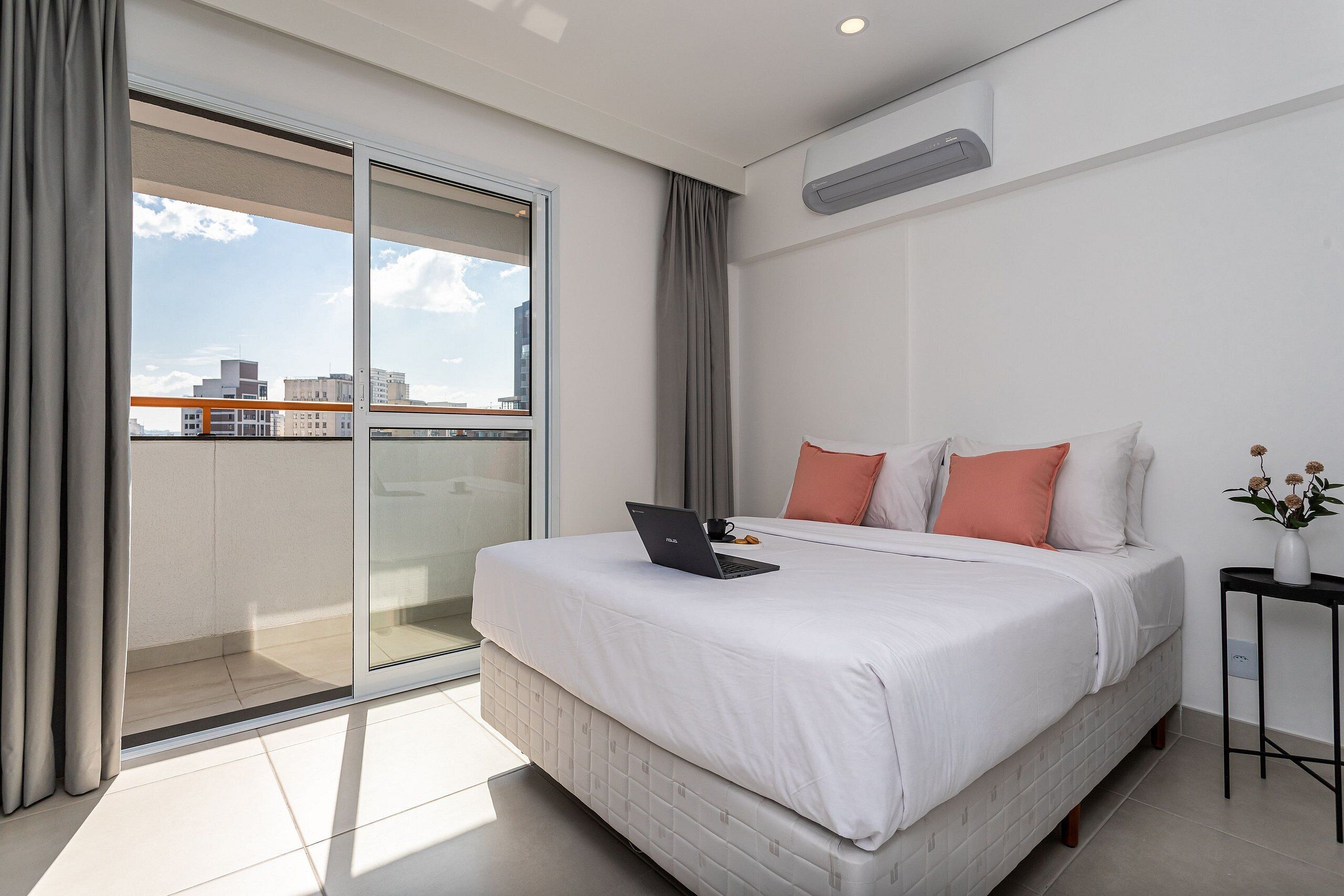 Apartamento design | Ferros/tábuas de passar roupa, Wi-Fi de cortesia, roupa de cama