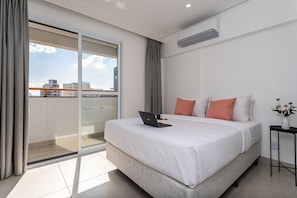 Design Apartment | Iron/ironing board, free WiFi, bed sheets - Aurora - Prédio novíssimo e completo no coração do Centro, com piscina e academia ao lado do metrô República (São Paulo)