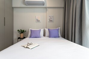 Een strijkplank/strijkijzer, gratis wifi, beddengoed