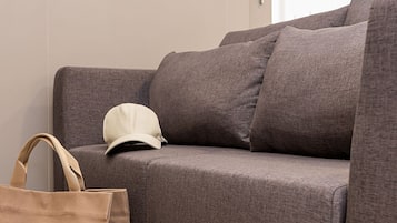 40 inci sebuah televisyen pintar dengan digital