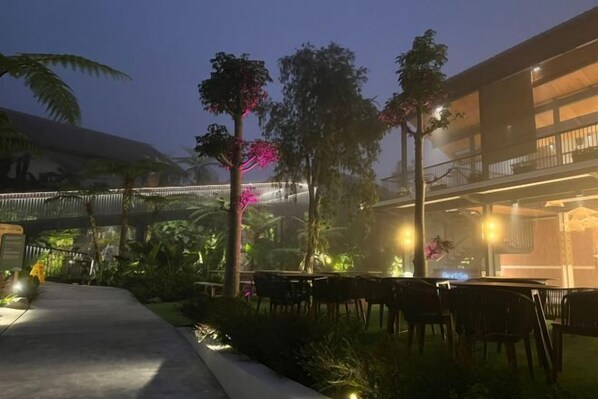 المنشأة من الداخل