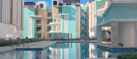 2 piscinas al aire libre