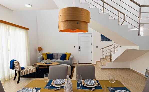 Apartamento, sacada, vista para o jardim | Área de estar