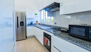 Apartamento, sacada, vista para o jardim | Cozinha privada