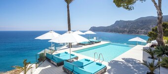 PEARL TREMENDOUS HOUSE  IN THE BEST AERA OF IBIZA ON THE FRONT LINE OF SEA