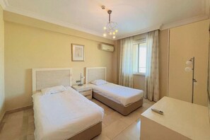 2 bedrooms, iron/ironing board, free WiFi, bed sheets