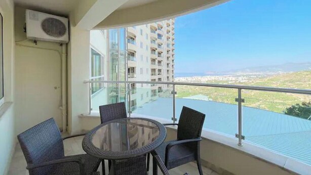 Outdoor dining - Goldcity 5 Stars Resort Flat sea View and Aquapark (Alanya)