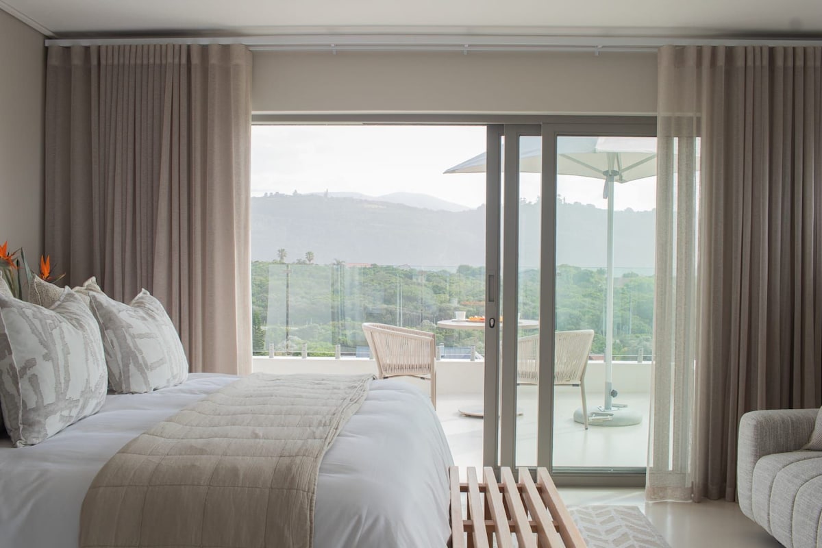 Suite, 1 King Bed, Balcony, Sea View