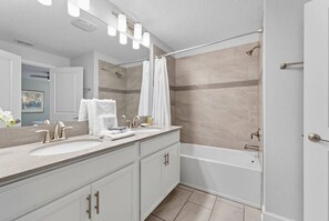 Basic-Villa | Badezimmer | Kostenlose Toilettenartikel