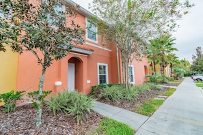 Exterior - Cozy Villa 3bd/3ba - King Bed - Private Jacuzzi (Kissimmee)