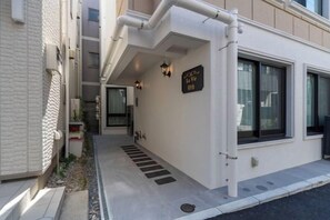 Unclassified image, 3 of 6, button - LaVie Hatsudai (Tokyo)