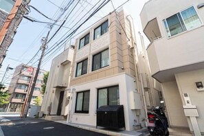Unclassified image, 4 of 6, button - LaVie Hatsudai (Tokyo)