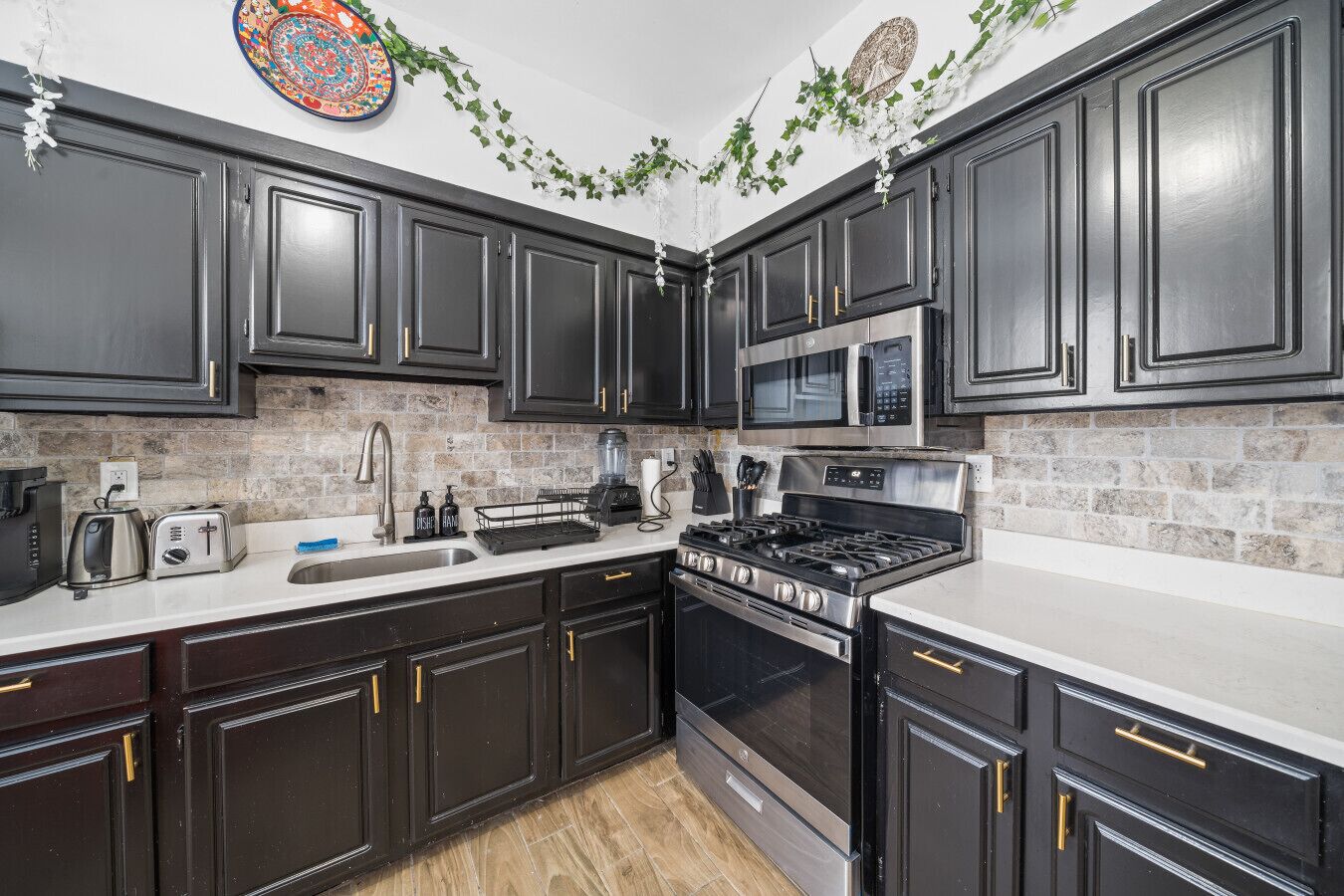 Kühlschrank, Mikrowelle, Ofen, Herdplatte