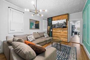 Téléviseur, jeux vidéo, livres