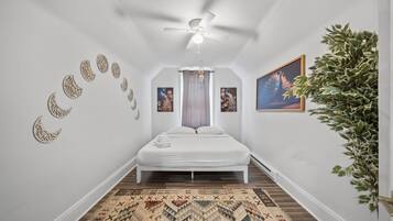 8 bedrooms, desk, iron/ironing board, travel crib