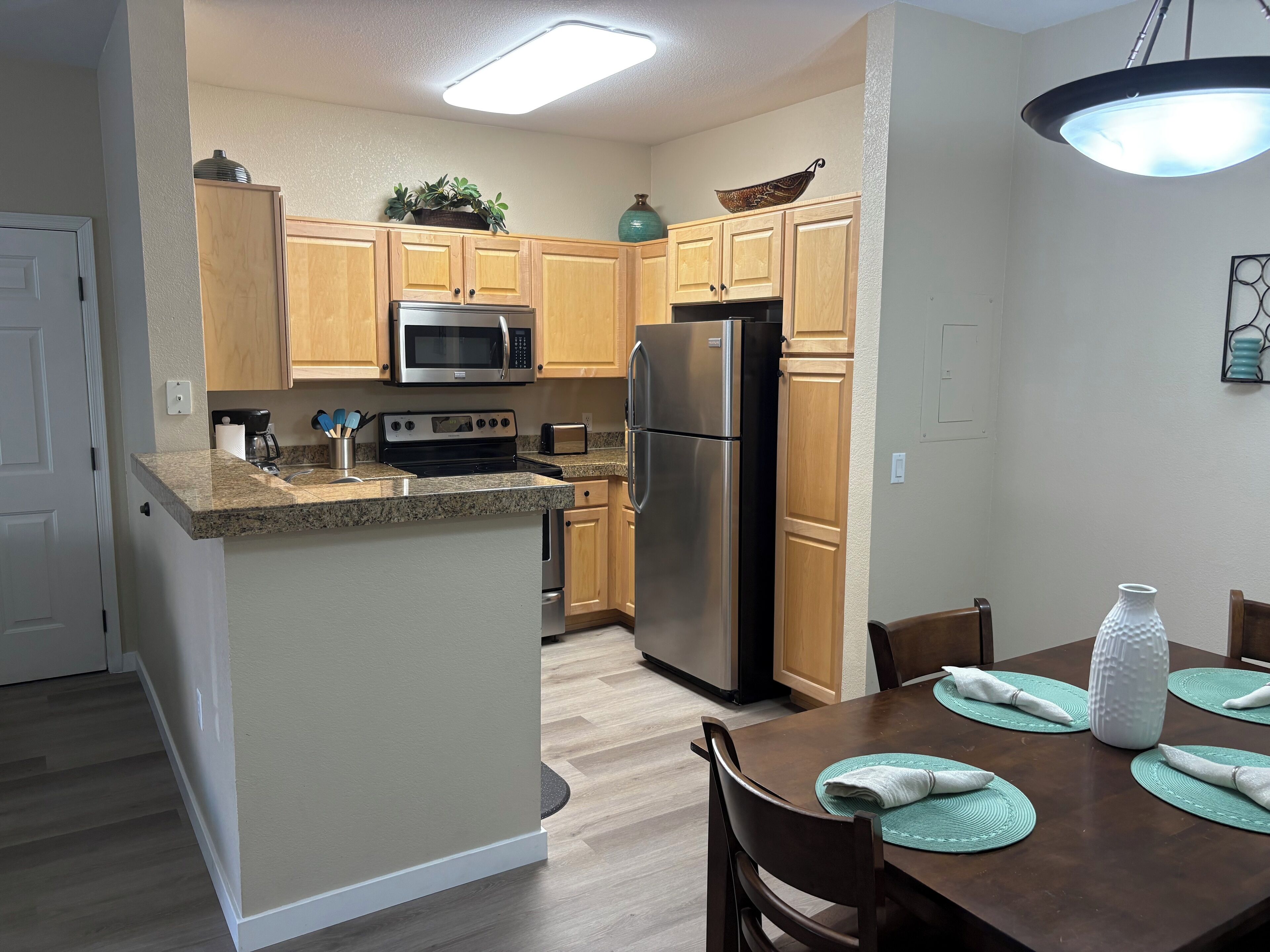 Micro-ondes, four, plaque de cuisson, lave-vaisselle