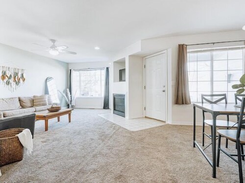 Pet Friendly 3-bedroom townhome close to Boulder, Denver and Rocky Mountain