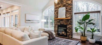 Large Innisfil Lakeview Cottage with steps to Lake Simcoe