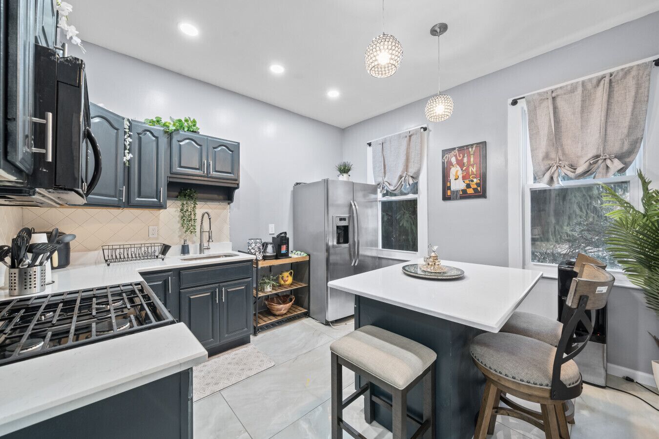 Køleskab, mikrobølgeovn, ovn, kogeplade