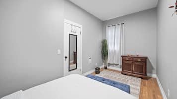 6 bedrooms, desk, iron/ironing board, travel cot