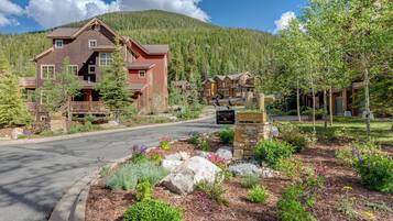 Studio (3 Bedrooms) | Exterior