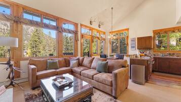 Studio (3 Bedrooms) | Front of property