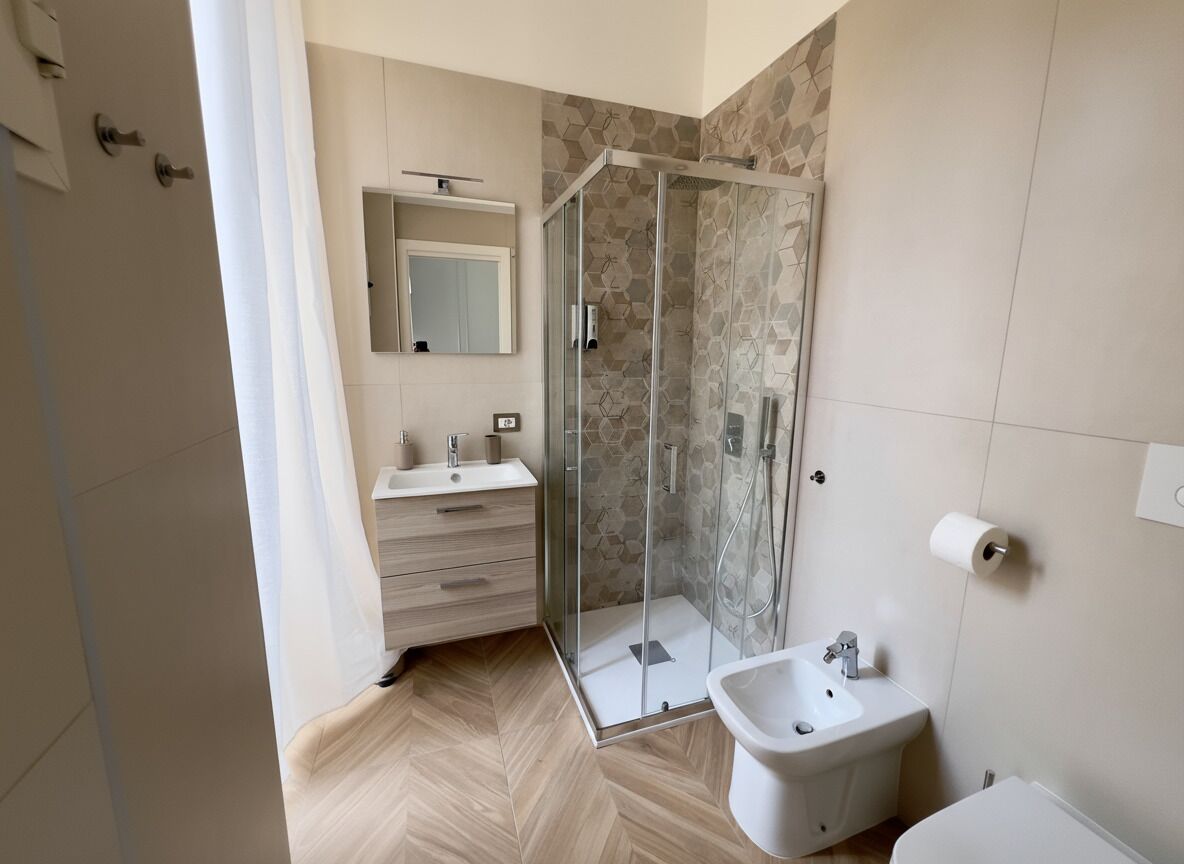 Dusche, Haartrockner, Bidet, Seife