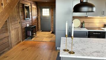 ثلاجة، ميكروويف، فرن، غسالة أطباق