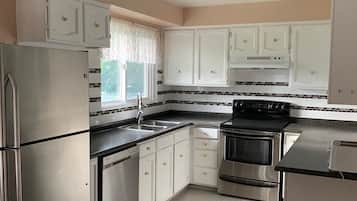 Oven, stovetop, dishwasher
