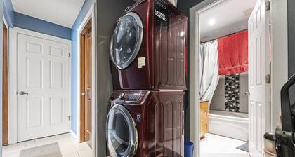 Cozy Entire Main Level home w/3 Bedrooms, 2 Washrooms near Costco & South common