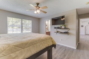 4 makuuhuonetta, silitysrauta/-lauta, Wi-Fi, vuodevaatteet