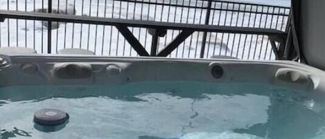 Bain à remous extérieur