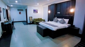 Desk, laptop workspace, free WiFi