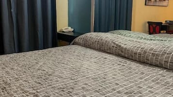 Deluxe Studio, Garden View | Desk, free WiFi