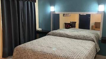 Deluxe Studio, Garden View | Desk, free WiFi