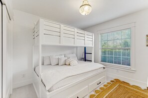 4 chambres, fer et planche à repasser, accès à Internet, literie fournie