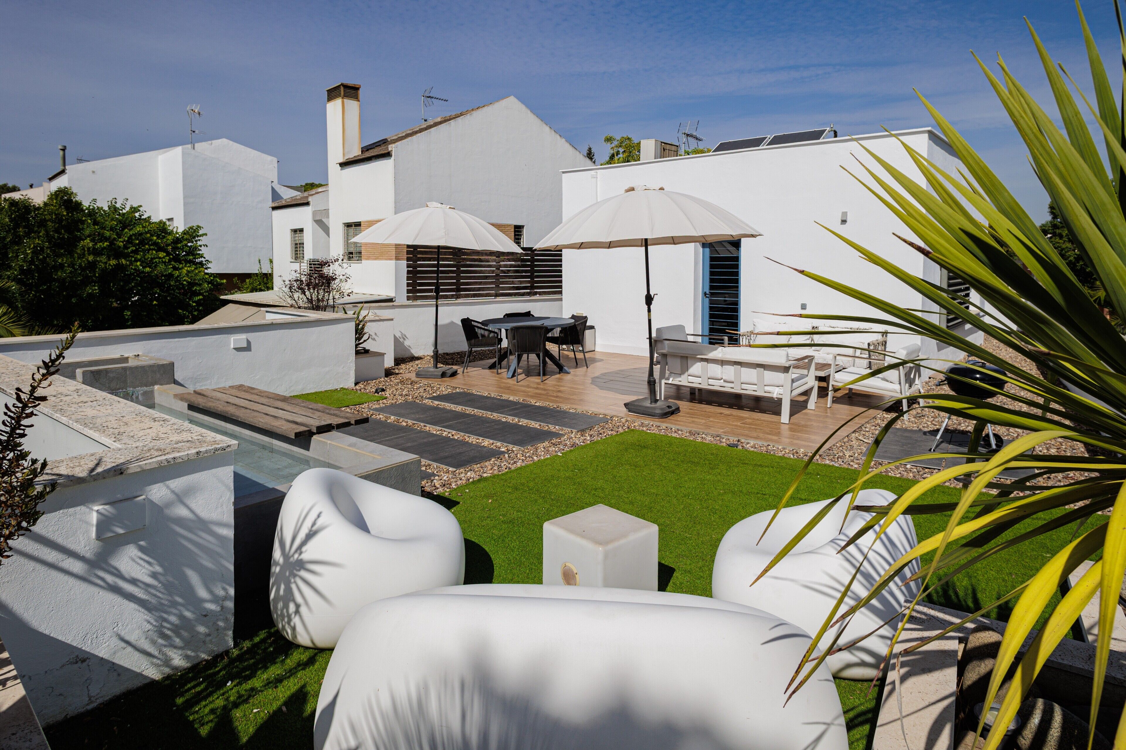 屋外ダイニングエリア