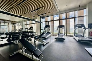 A gym with treadmills, weight machines, and dumbbells. - Queen Suites Tropicana The Residence by KLCC (Kuala Lumpur)